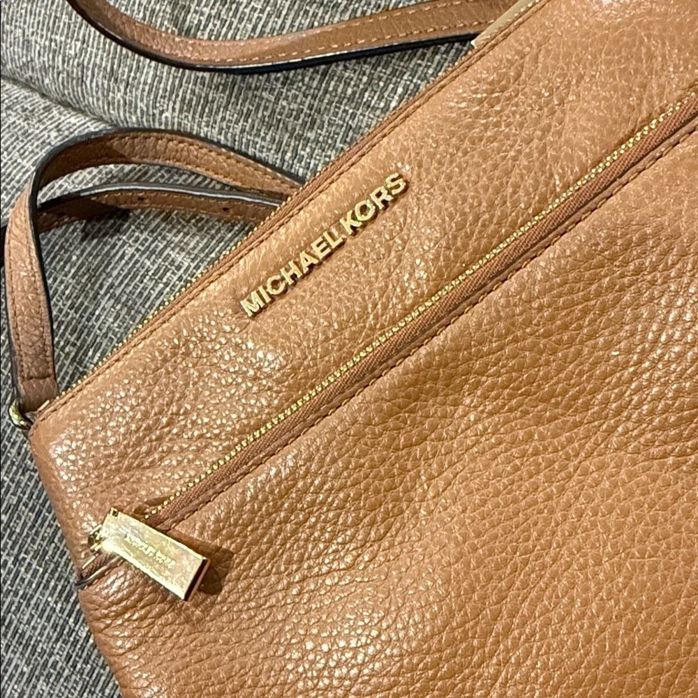 Michael Kors Tan Leather Messenger Bag MK caramel crossbody purse gold designer